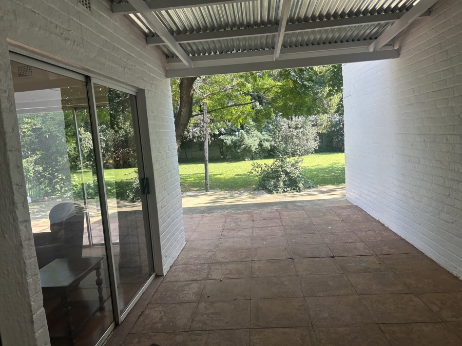 5 Bedroom Property for Sale in Viljoenskroon Free State